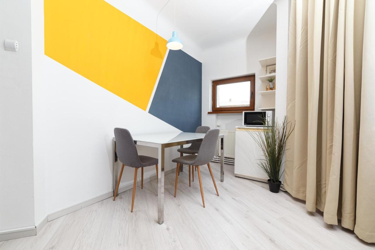 Color Apartments Franceza St 부쿠레슈티 외부 사진