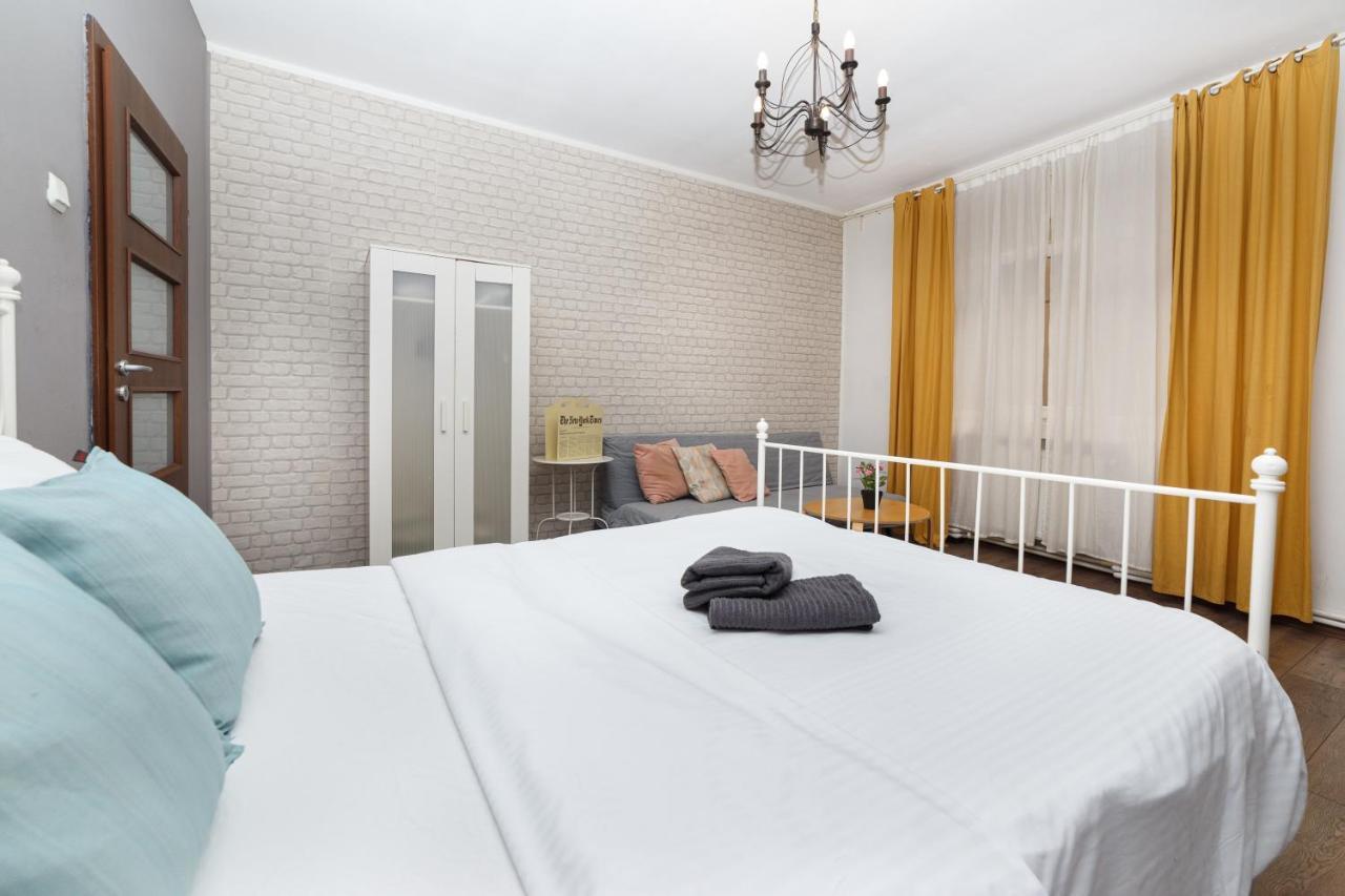 Color Apartments Franceza St 부쿠레슈티 외부 사진