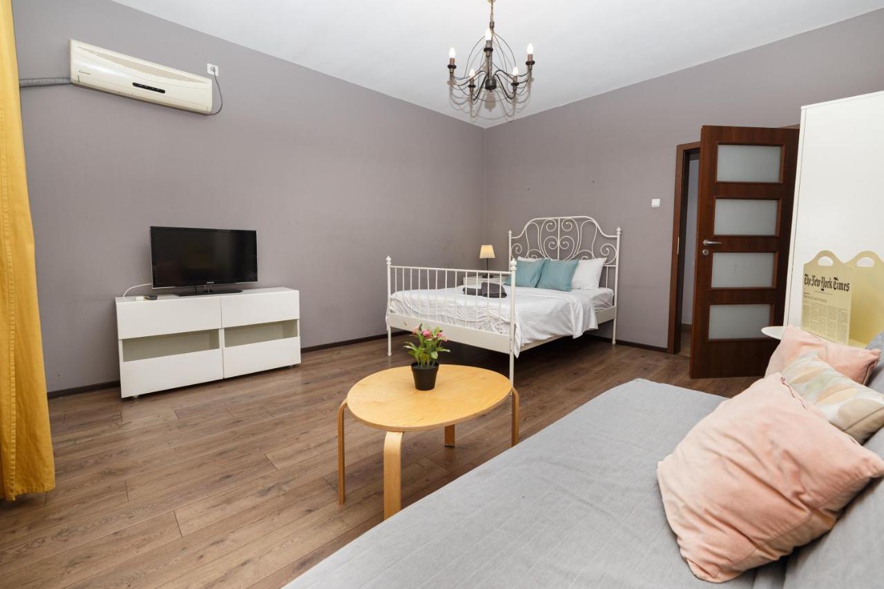 Color Apartments Franceza St 부쿠레슈티 외부 사진