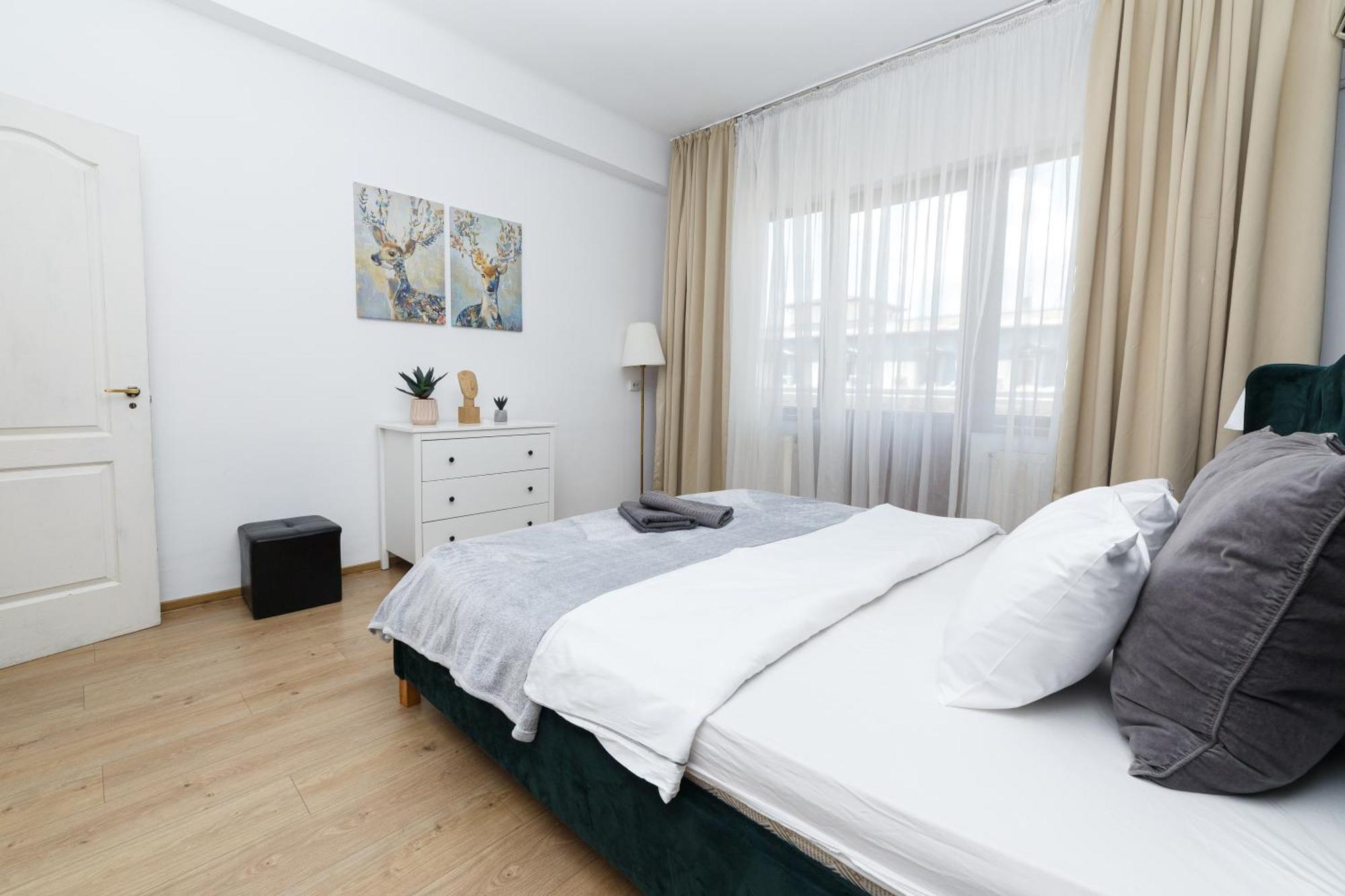 Color Apartments Franceza St 부쿠레슈티 외부 사진