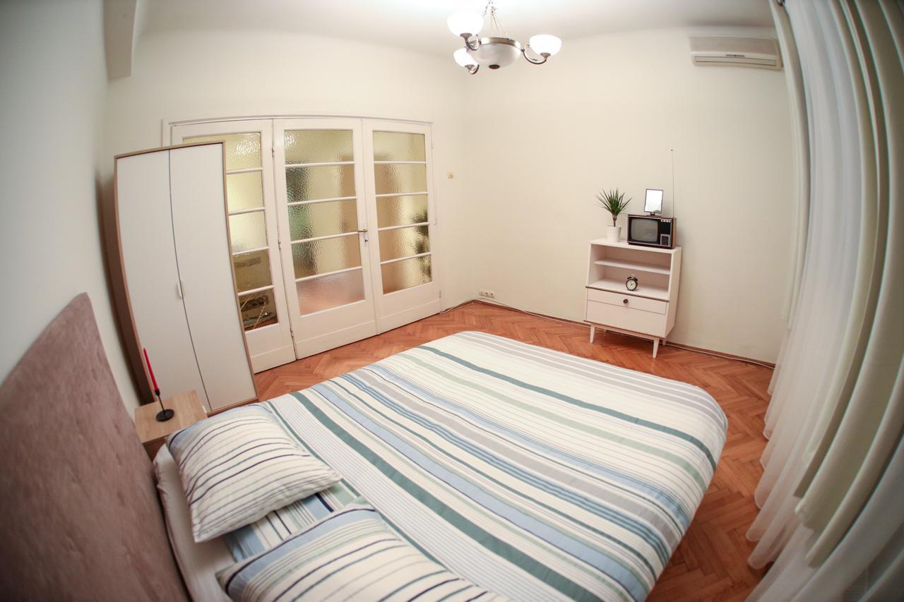 Color Apartments Franceza St 부쿠레슈티 외부 사진