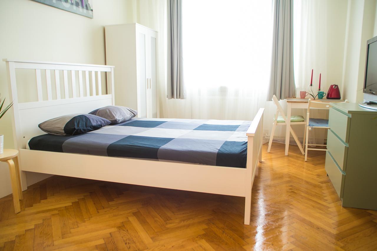 Color Apartments Franceza St 부쿠레슈티 외부 사진