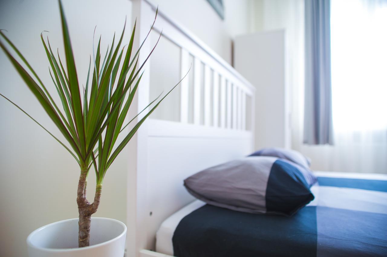 Color Apartments Franceza St 부쿠레슈티 외부 사진